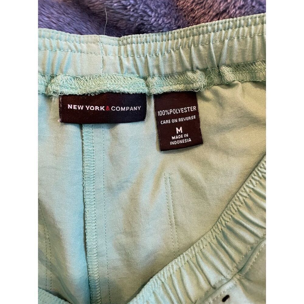 *3/$15 New York & Company Women's Cropped Pants M Light Green Casual - Picture 7 of 11
